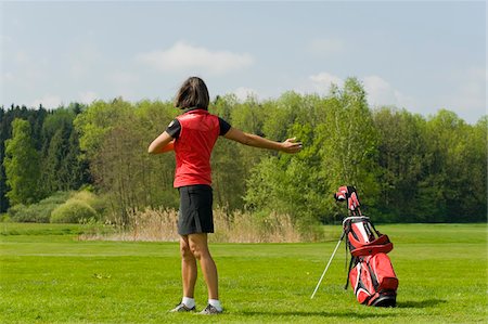 simsearch:700-03848819,k - Frau, dehnen, bevor Sie spielen Golf Stockbilder - Lizenzpflichtiges, Bildnummer: 700-05969959