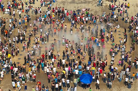 elevated view crowd - Crowd of People in Fountain, Plaza de la Republica, Distrito Federal, Mexico City, Mexico Stock Photo - Rights-Managed, Code: 700-05974083