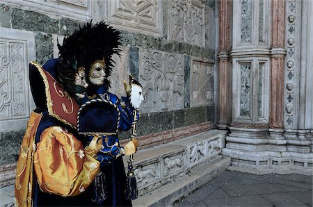simsearch:700-05973352,k - Paar tragen Kostüme im Karneval, Venedig, Italien Stockbilder - Lizenzpflichtiges, Bildnummer: 700-05973326