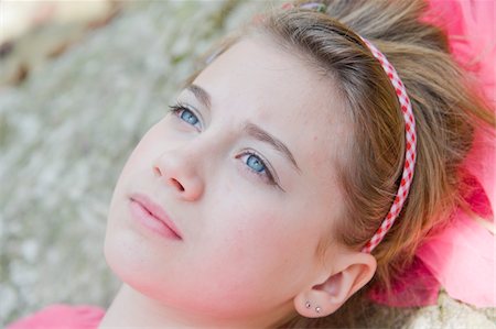 serious look - Close-Up of Teenage Girl Foto de stock - Con derechos protegidos, Código: 700-05973479