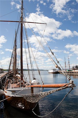 fondeado - Tall Ship in Harbour, Oslo, Norway Foto de stock - Con derechos protegidos, Código: 700-06009125