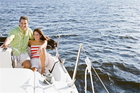 schlauchtop - Paar auf Segelboot Stockbilder - Lizenzpflichtiges, Bildnummer: 700-06009215