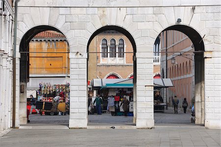 simsearch:841-07205906,k - Arcades et marché, Venise, Vénétie, Italie Photographie de stock - Rights-Managed, Code: 700-06009331