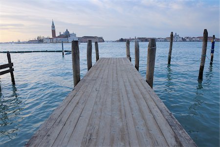 poste - Wooden Jetty at Grand Canal, Venice, Veneto, Italy Foto de stock - Con derechos protegidos, Código: 700-06009349