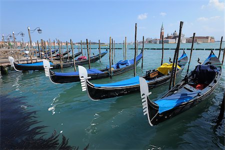 Zeile der Gondeln auf dem Canal Grande, Venedig, Veneto, Italien Stockbilder - Lizenzpflichtiges, Bildnummer: 700-06009343