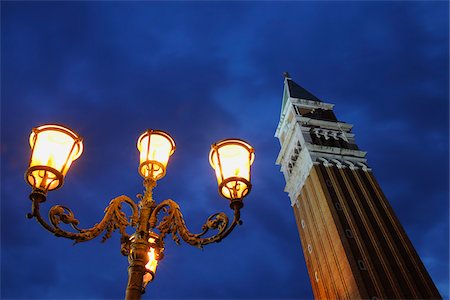 Street Lamp and St Mark's Campanile at Dusk, St Mark's Square, Venice, Veneto, Italy Foto de stock - Direito Controlado, Número: 700-06009352