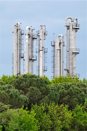 refinaria química - Processing Plant, Saint-Gilles, Camargue, France Foto de stock - Direito Controlado, Número: 700-06025192