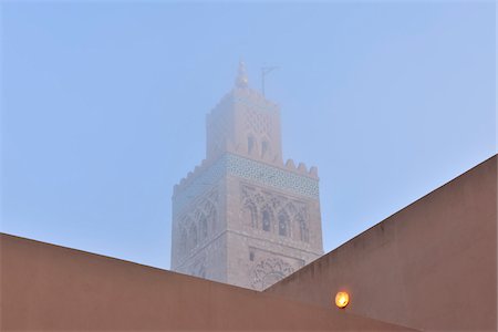 simsearch:700-03621199,k - Koutoubia Mosque in Morning Mist, Marrakech, Morocco Foto de stock - Con derechos protegidos, Código: 700-06037975