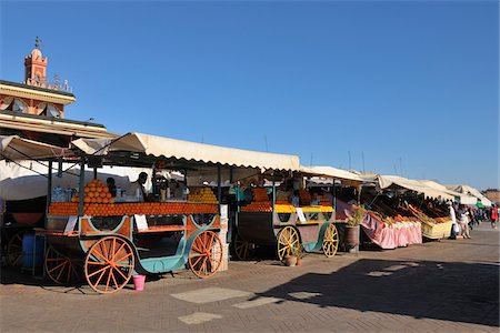 Chariots à la place du marché place Djemaa El Fna, Marrakech, Maroc Photographie de stock - Rights-Managed, Code: 700-06037985