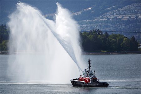 Fireboat in Burrard Inlet, Vancouver, British Columbia, Canada Foto de stock - Con derechos protegidos, Código: 700-06038137