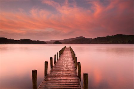 simsearch:841-06345358,k - Dock am See an der Dämmerung, Derwent Water, Seenplatte, Cumbria, England Stockbilder - Lizenzpflichtiges, Bildnummer: 700-06059809