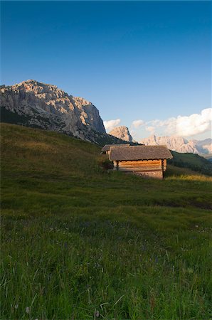 sella group - Berghütten, Grödnerjoch und Sellagruppe, Val Gardena, Südtirol, Trentino Alto Adige, Italien Stockbilder - Lizenzpflichtiges, Bildnummer: 700-06109498