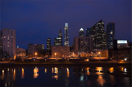 simsearch:700-06145042,k - Cityscape at Night, Philadelphia, Pennsylvania, USA Foto de stock - Con derechos protegidos, Código: 700-06109803