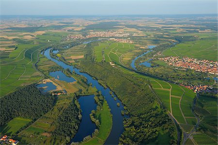 river main - Aerial View of River Main, Bavaria, Germany Foto de stock - Con derechos protegidos, Código: 700-06119585