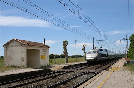 railway - Train at Station, Baillargues, Herault, Languedoc-Roussillon, France Foto de stock - Con derechos protegidos, Código: 700-06119782