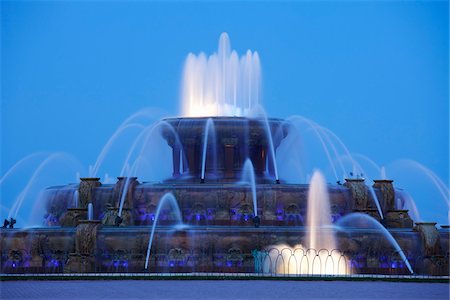 fountain at night - Buckingham Fountain, Grant Park, Chicago, Illinois, USA Stock Photo - Rights-Managed, Code: 700-06125626