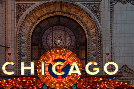 Close-UP of Chicago Theater, Chicago, Illinois, USA Foto de stock - Con derechos protegidos, Código: 700-06125621