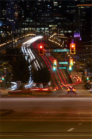 simsearch:700-03230278,k - Street Intersection at Night, Vancouver, British Columbia, Canada Foto de stock - Con derechos protegidos, Código: 700-06144874