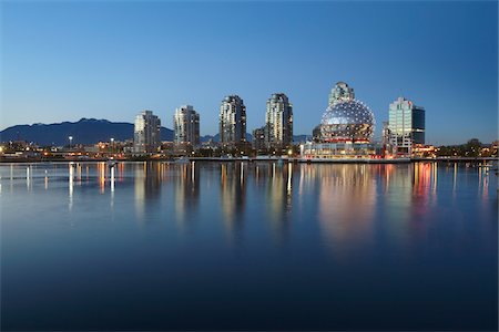 reflet miroir - Vancouver Skyline vu de False Creek, Vancouver, Colombie-Britannique, Canada Photographie de stock - Rights-Managed, Code: 700-06144870