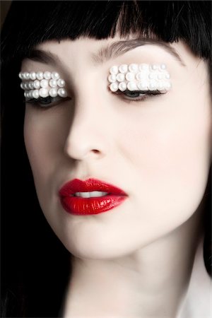 eye makeup - Close-Up of Woman with Pearls on Eyelids Foto de stock - Con derechos protegidos, Código: 700-06145089