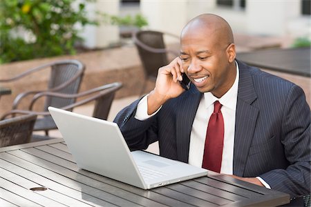 Homme d'affaires avec ordinateur portable et téléphone cellulaire Photographie de stock - Rights-Managed, Code: 700-06282141