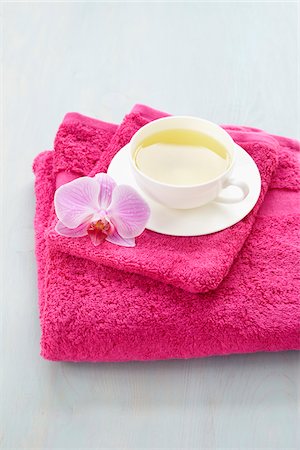 Cup of Tea, Stack of Towels, and Orchid Foto de stock - Con derechos protegidos, Código: 700-06302294