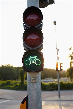 Signal de vélo vert Photographie de stock - Rights-Managed, Code: 700-06302297