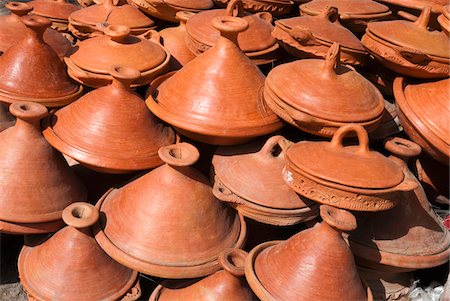 Tajine Pottery for Sale in the Kasbah, Chefchaouen, Chefchaouen Province, Tangier-Tetouan Region, Morocco Foto de stock - Con derechos protegidos, Código: 700-06334576