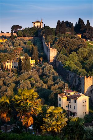 Homes in the Hills Surrounding Florence, Tuscany, Italy Stock Photo - Rights-Managed, Code: 700-06334650