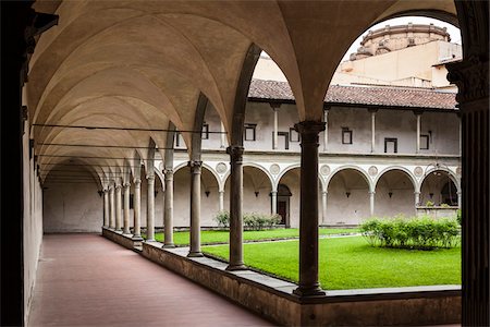 Cloister of Basilica of Santa Croce, Piazze Santa Croce, Florence, Tuscany, Italy Fotografie stock - Rights-Managed, Codice: 700-06334698