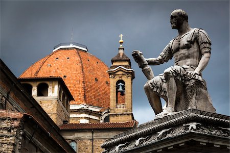 Statue von Giovanni Dalle Bande Nere in Piazza San Lorenzo, Florenz, Italien Stockbilder - Lizenzpflichtiges, Bildnummer: 700-06334716