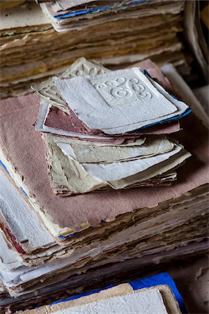 Gros plan du papier d'artisanat à la foire artisanale dans les jardins de Corsini, Florence, Toscane, Italie Photographie de stock - Rights-Managed, Code: 700-06334778