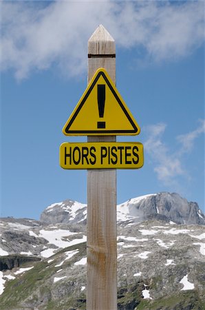 panneau de signalisation - Road Sign in French Alps Foto de stock - Con derechos protegidos, Código: 700-06355111