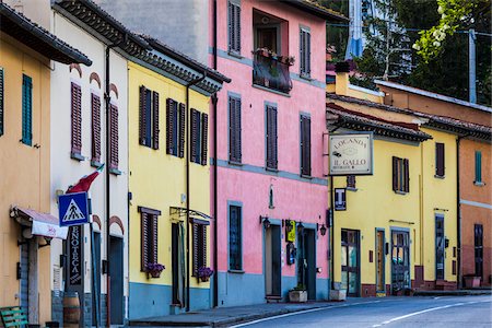 european destinations - Coloré maisons, Chiocchio, Chianti, Toscane, Italie Photographie de stock - Rights-Managed, Code: 700-06367836