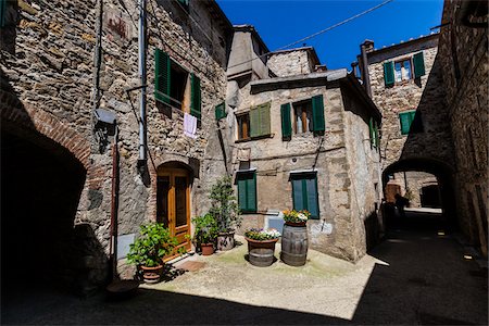 potted plants on stones - Castellina in Chianti, Tuscany, Italy Stock Photo - Rights-Managed, Code: 700-06367874