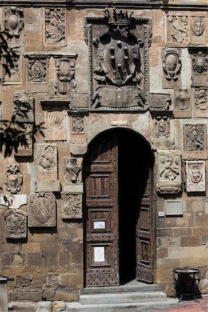 escultura a relieve - Doorway, Arezzo, Tuscany, Italy Foto de stock - Con derechos protegidos, Código: 700-06367976