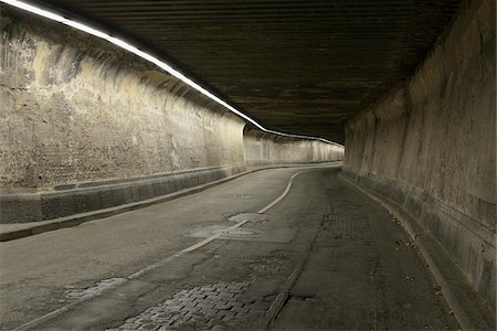 ruhr - Tunnel de Matena à nuit, Duisbourg, bassin de la Ruhr, Rhénanie du Nord-Westphalie, Allemagne Photographie de stock - Rights-Managed, Code: 700-06368417