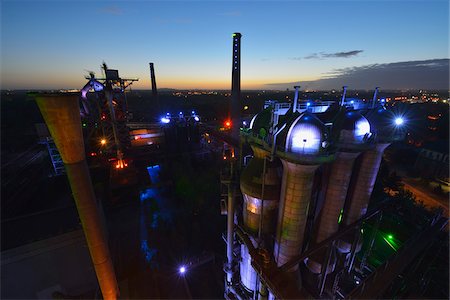 ruhr basin - Landschaftspark Duisburg-Nord at Dawn, Meiderich Huette, Duisburg, Ruhr Basin, North Rhine-Westphalia, Germany Foto de stock - Con derechos protegidos, Código: 700-06368419