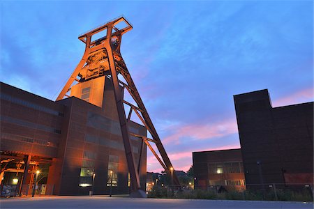 Mine Zeche Zollverein à Dawn, Essen, Nord-Rhénanie-Westphalie, Allemagne Photographie de stock - Rights-Managed, Code: 700-06368465