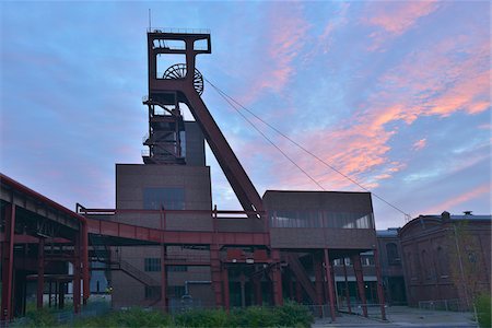 ruhr basin - Zeche Zollverein at Dawn, Essen, North Rhine-Westphalia, Germany Foto de stock - Con derechos protegidos, Código: 700-06368469