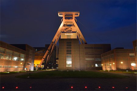 Mine Zeche Zollverein à Dawn, Essen, Nord-Rhénanie-Westphalie, Allemagne Photographie de stock - Rights-Managed, Code: 700-06368462