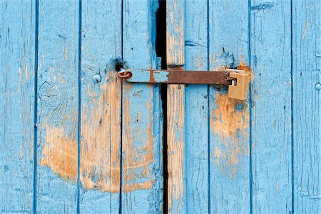pintura desconchada - Close-Up of Lock and Latch Foto de stock - Con derechos protegidos, Código: 700-06397574