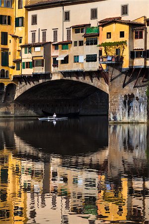 ruderboot - Rower on Arno River, Ponte Vecchio, Florence, Tuscany, Italy Foto de stock - Con derechos protegidos, Código: 700-06407778