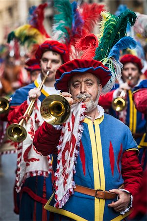 prozession - Cornistes en bande, Scoppio del Carro, Explosion de la Cart Festival, dimanche de Pâques, Florence, Province de Florence, Toscane, Italie Photographie de stock - Rights-Managed, Code: 700-06407786