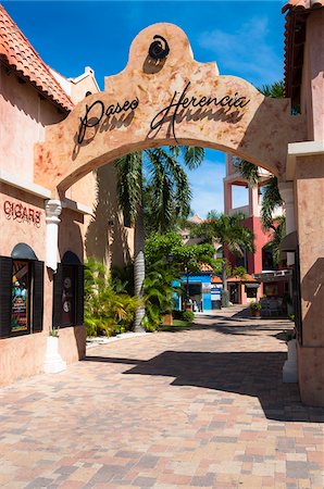 Archway to Paseo Herencia Shopping Center, Palm Beach, Aruba, Leeward Antilles, Lesser Antilles, Caribbean Stockbilder - Lizenzpflichtiges, Bildnummer: 700-06439068