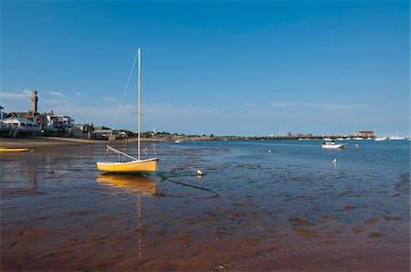 Boat on Shore, Provincetown, Cape Cod, Massachusetts, USA Photographie de stock - Rights-Managed, Code: 700-06439094