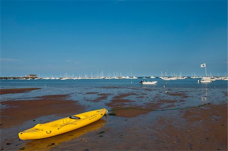 simsearch:700-06465745,k - Boat on Shore, Provincetown, Cape Cod, Massachusetts, USA Photographie de stock - Rights-Managed, Code: 700-06439093