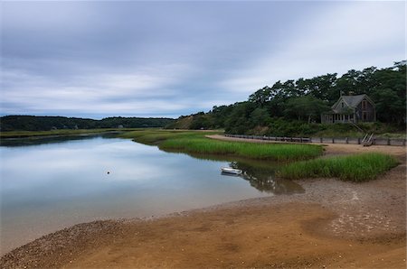 Ruderboot und Haus am Feuchtgebiet, Pamet Harbor, Truro, Cape Cod, Massachusetts, USA Stockbilder - Lizenzpflichtiges, Bildnummer: 700-06431226