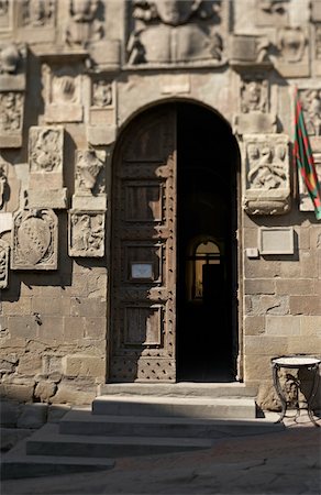 carved stone facade of Palazzo Pretorio, Arezzo, Province of Arezzo, Tuscany, Italy Stockbilder - Lizenzpflichtiges, Bildnummer: 700-06452057