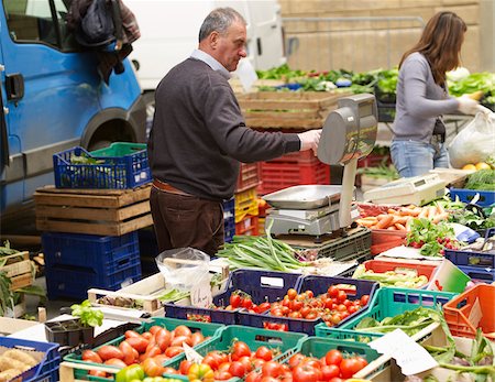 simsearch:614-06044200,k - vendors sell vegetables at village farmers market, Cortona, Italy Fotografie stock - Rights-Managed, Codice: 700-06452063